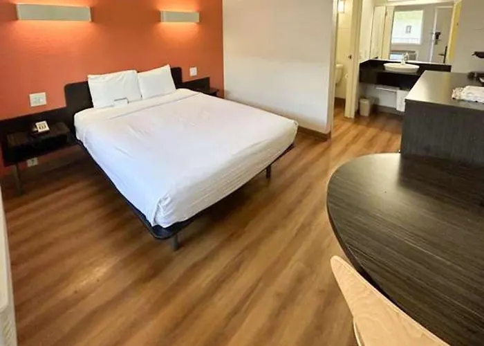 Studio 6 Suites - Riverside, Ca South