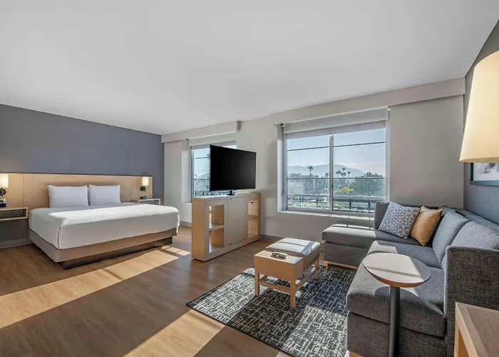 Hyatt Place Riverside Downtown